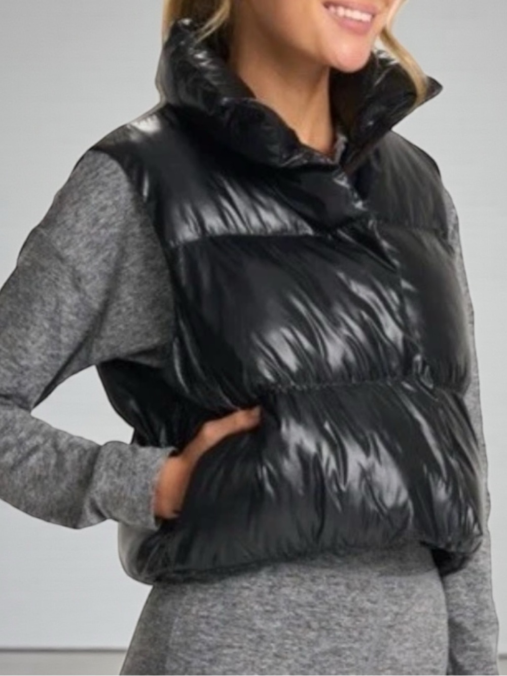 VUORI Women's Hudson Insulated Cropped Puffer Zip Up Vest in Black (M)
